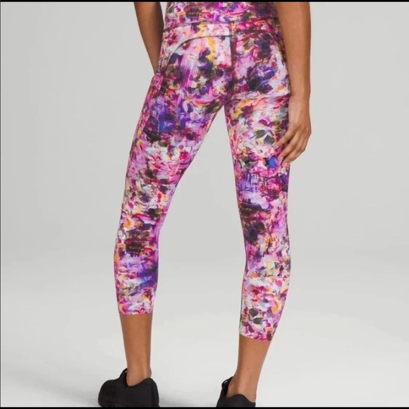 Lululemon SEAWHEEZE Fast And Free - Picture 2 of 6